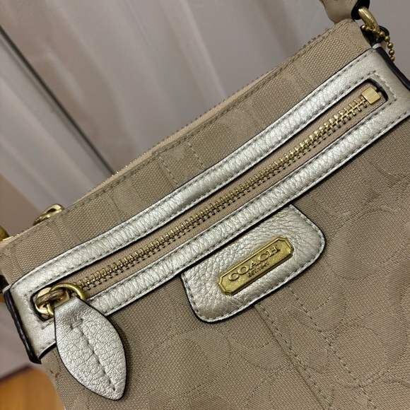 Coach crossbody purse - Picture 2 of 5